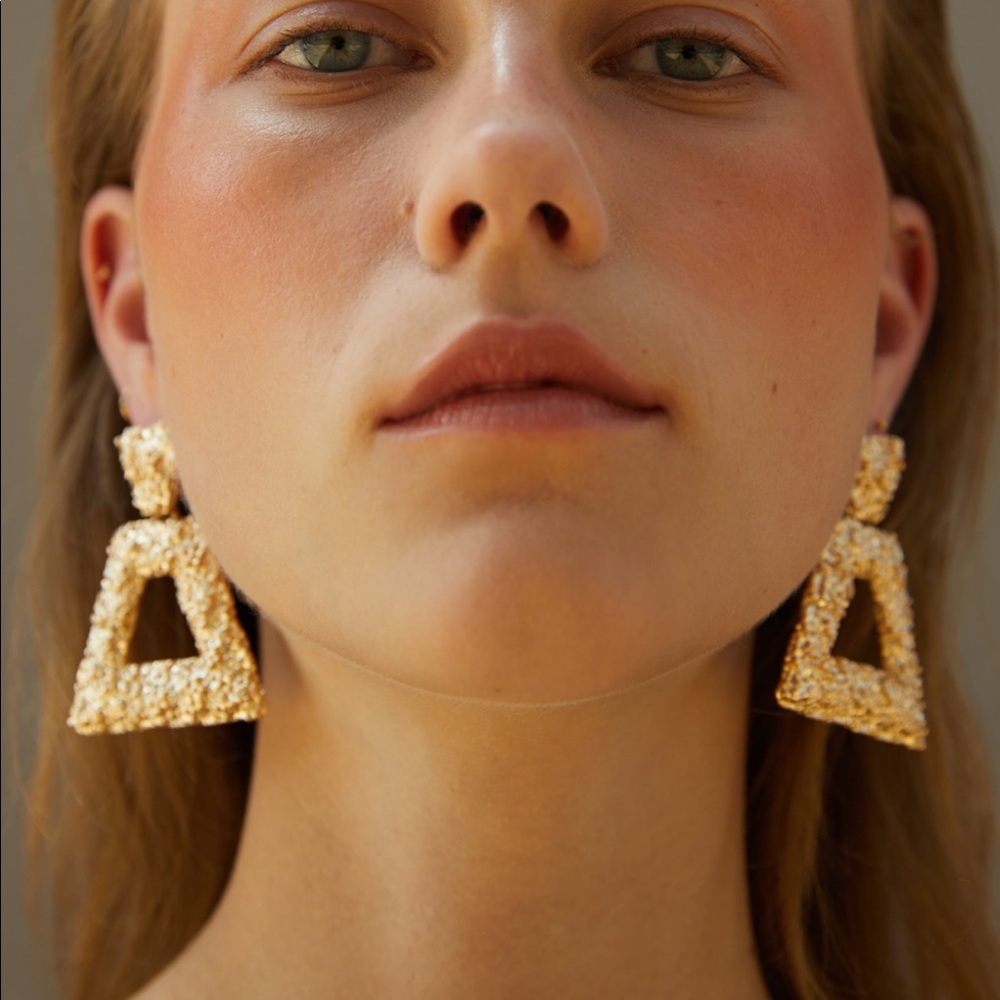 ZARA NWT Textured Geometrical Earrings Gold 2.25 x 1.75 Holiday!